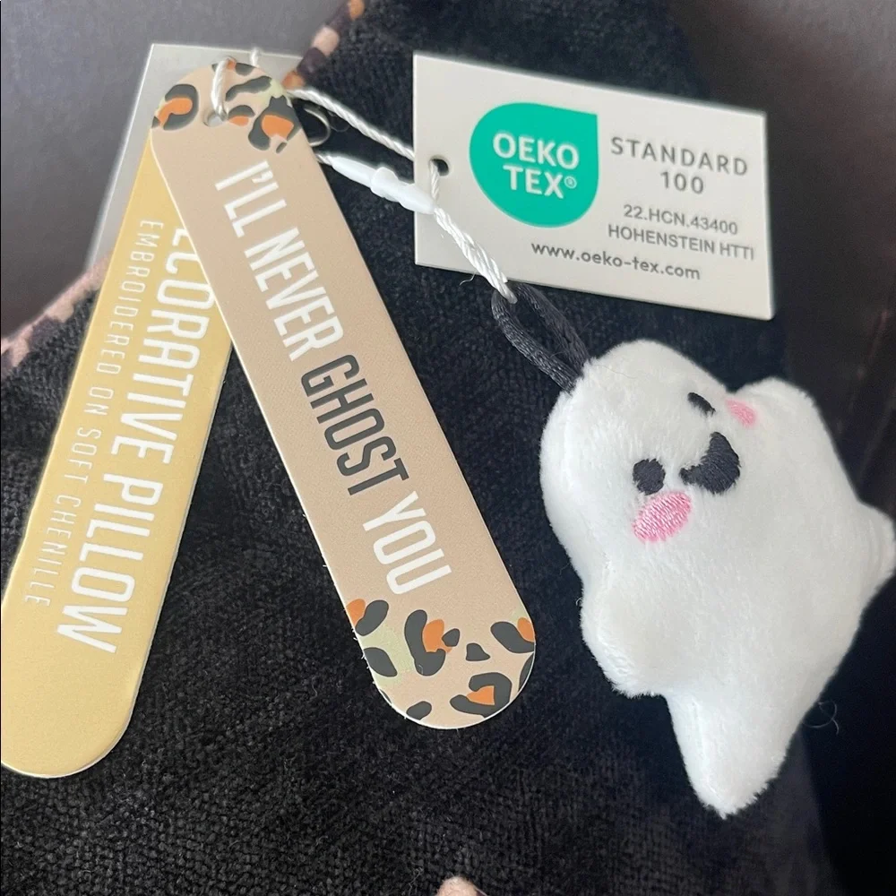 Playful Halloween 👻 Ghost Plush Pillow with Leopard Accessories NWT